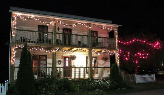 Gite Au Vieux Pommier Тадусак Екстериор снимка