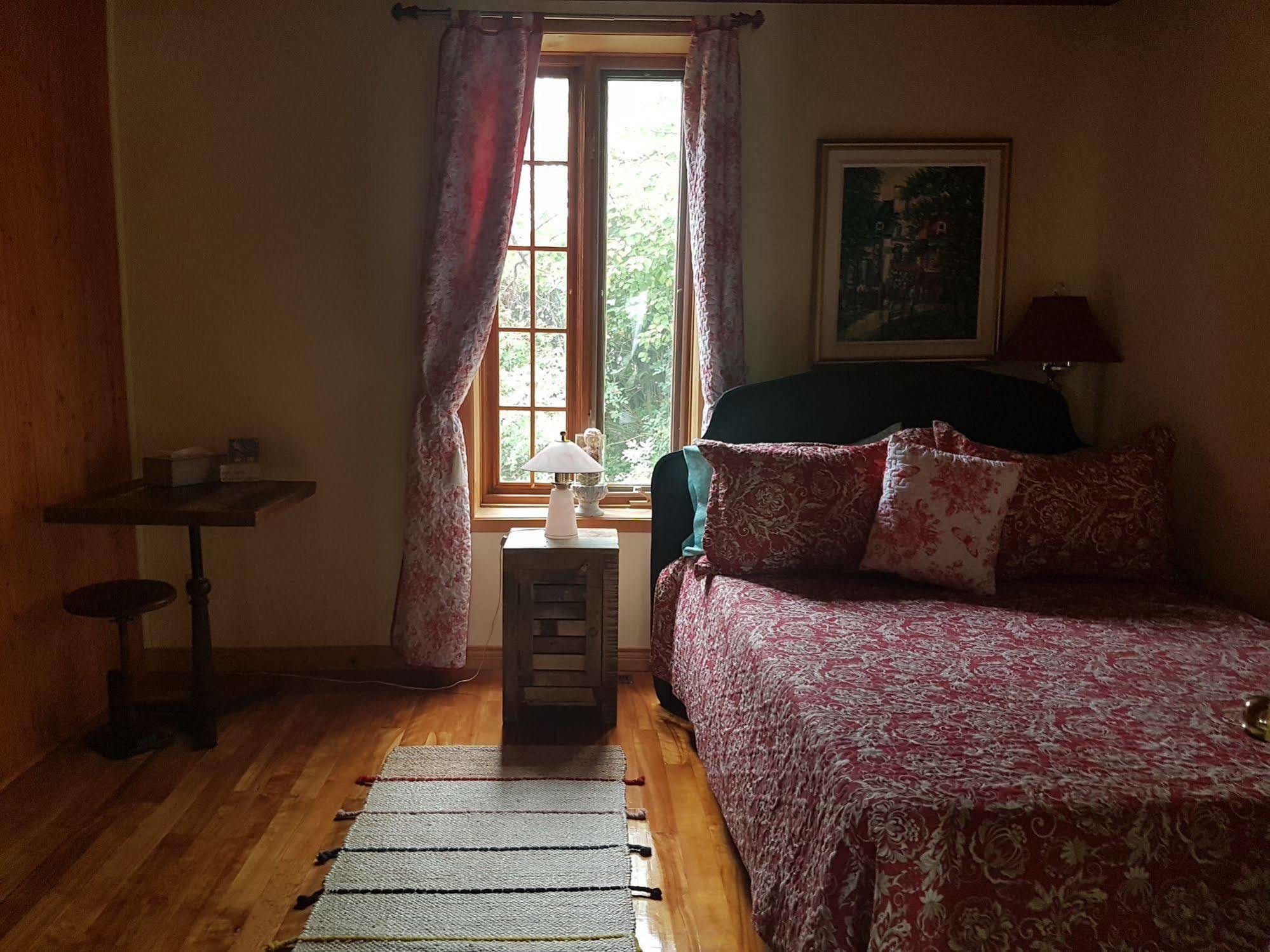 Gite Au Vieux Pommier Тадусак Екстериор снимка