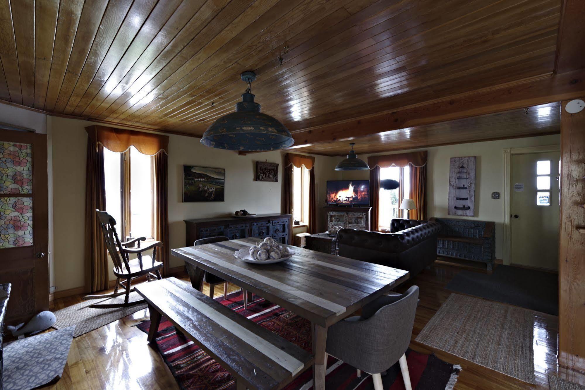 Gite Au Vieux Pommier Тадусак Екстериор снимка